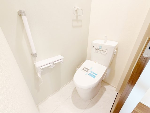 藤枝市藤岡4丁目／2期　新築戸建のトイレ|１階・２階にシャワートイレ完備！混雑する朝には大助かり

