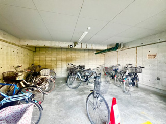 【その他】 | 南海狭山コーポ　２号棟 | 室内駐輪場なので、雨の日に自転車が濡れなくて嬉しいですね！