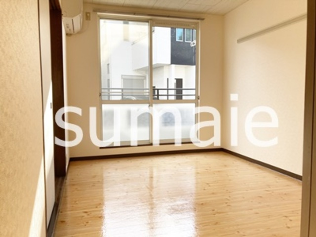 メゾンドールの居間・リビング|人気のフローリングです。