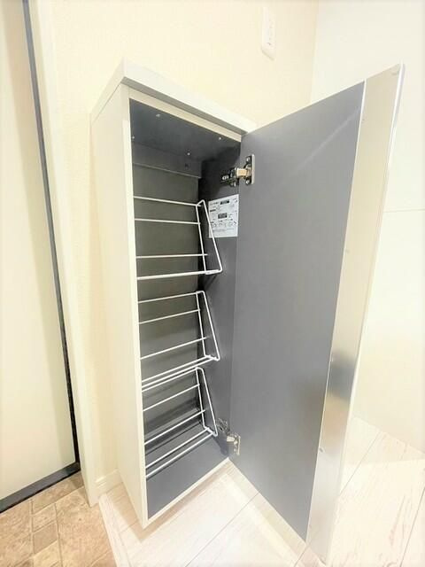 Ｉ－ＳＱＵＡＲＥの玄関