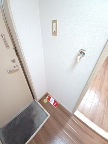 シティパレス泉町の玄関
