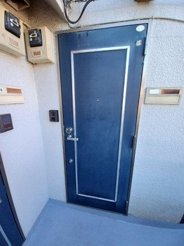 シティパレス泉町の玄関