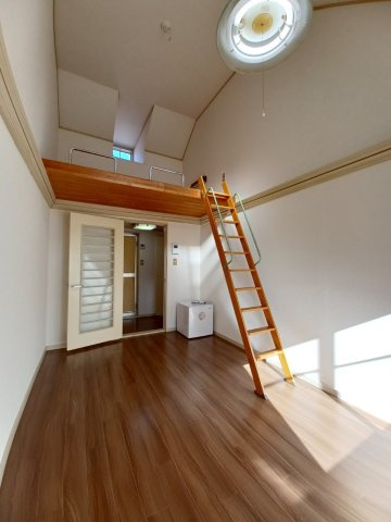 シティパレス泉町の居間・リビング