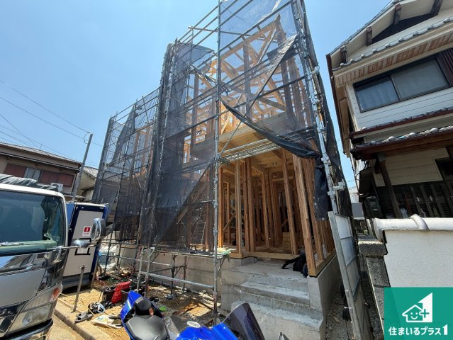 松原市高見の里　新築一戸建ての外観|周辺は落ち着いた街並みの住宅地！子育てがしやすい住環境です！まだ未完成ですが、現地でしかわからない事もございます。是非一度ご覧ください。