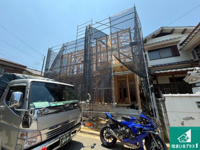 松原市高見の里　新築一戸建ての外観|周辺は落ち着いた街並みの住宅地！子育てがしやすい住環境です！まだ未完成ですが、現地でしかわからない事もございます。是非一度ご覧ください。