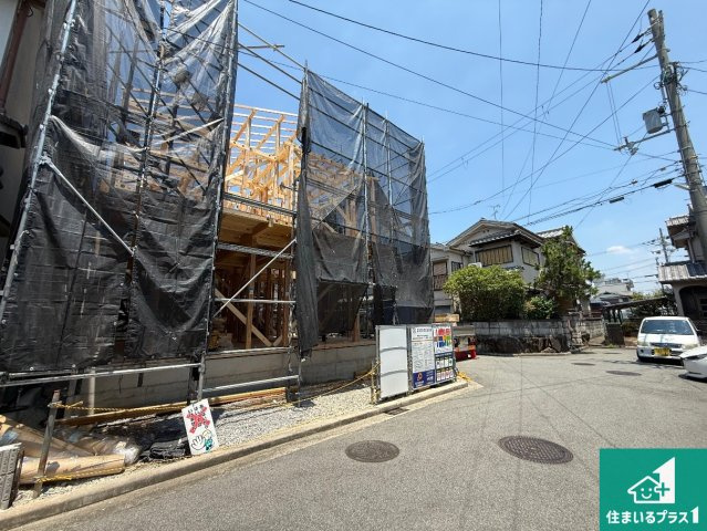 松原市高見の里　新築一戸建ての前面道路含む現地写真|周辺は落ち着いた街並みの住宅地！子育てがしやすい住環境です！まだ未完成ですが、現地でしかわからない事もございます。是非一度ご覧ください。