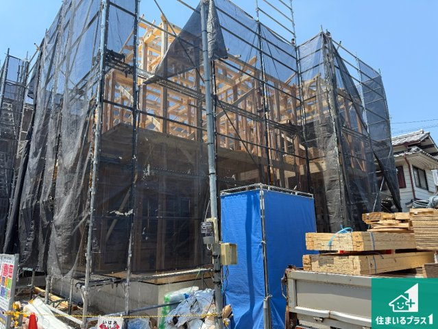 松原市高見の里　新築一戸建ての外観|周辺は落ち着いた街並みの住宅地！子育てがしやすい住環境です！まだ未完成ですが、現地でしかわからない事もございます。是非一度ご覧ください。
