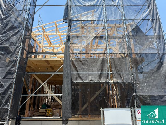 松原市高見の里　新築一戸建ての外観|周辺は落ち着いた街並みの住宅地！子育てがしやすい住環境です！まだ未完成ですが、現地でしかわからない事もございます。是非一度ご覧ください。