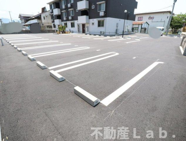 サニーフラット松江の駐車場