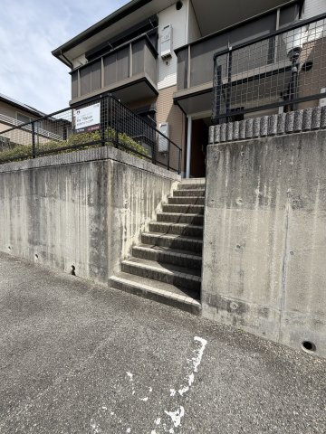 ディアス離宮山手Cの駐車場