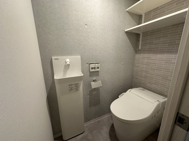 ＧＲＡＮ ＰＡＳＥＯ三宿Ⅱのトイレ|落ち着いた色調のトイレです