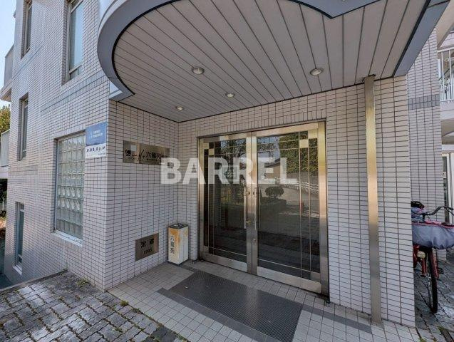 六龍苑岡町のエントランス