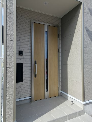 ひたちなか市平磯町　第2の玄関|防犯カメラ付きで安心！シンプルですっきりとしたきれいな玄関です