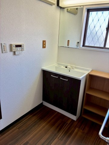 宮和田戸建の独立洗面台