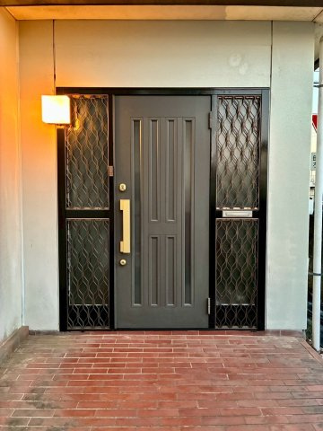 宮和田戸建の玄関