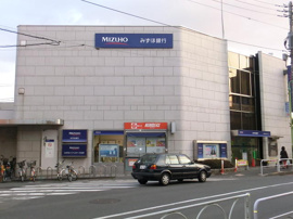 みずほ銀行千歳船橋支店まで145m