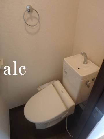 アーバンプレイス早稲田Ｂのトイレ|落ち着いたトイレです