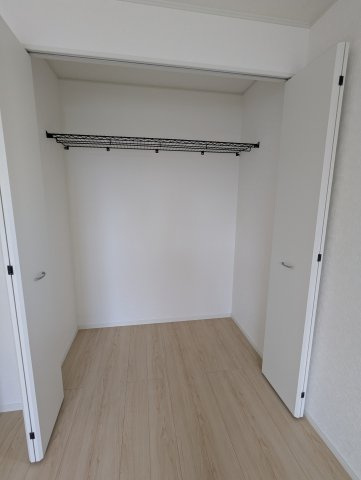 ひたちなか市平磯町　第2の収納|衣類だけでなく、小物も上の棚に収納できて大変便利です！