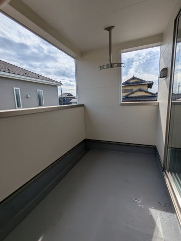 ひたちなか市平磯町　第2のバルコニー|ルーフバルコニーで家族全員の洗濯物の干せちゃいます！屋根付きで急な雨でも安心！