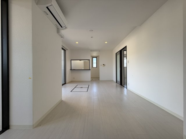 グランデージ池田栄本町の居間・リビング