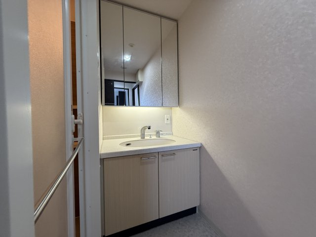 グランデージ池田栄本町の独立洗面台