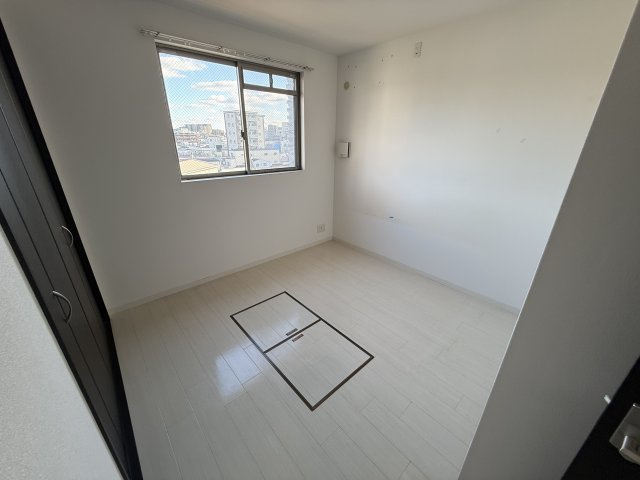 グランデージ池田栄本町の洋室