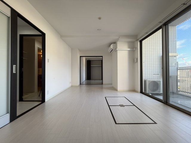 グランデージ池田栄本町の居間・リビング