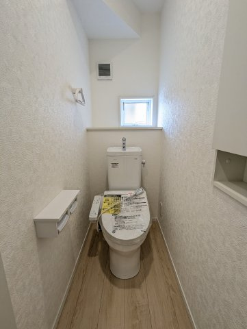 ひたちなか市平磯町　第2のトイレ|窓がついており、いつでも快適な空間に！ゆっくりとお一人時間をお過ごしください