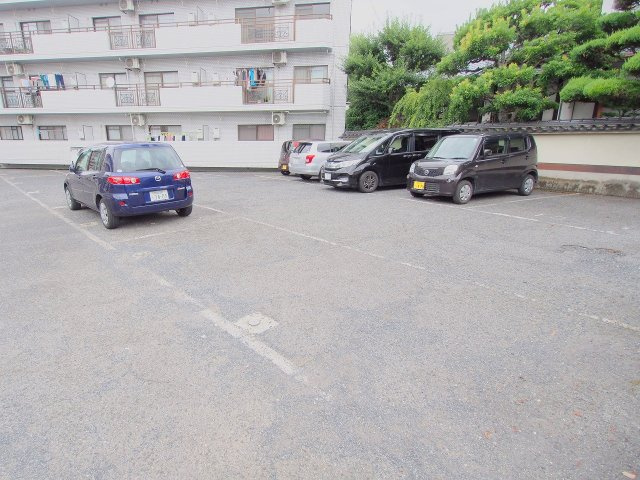 コーポ西山の駐車場