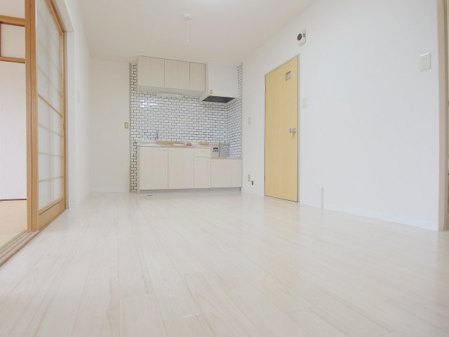 コーポ西山の居間・リビング