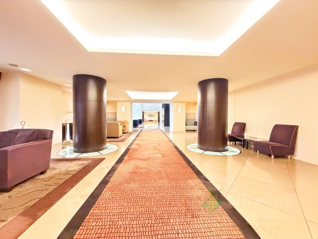 麻布霞町パークマンションのエントランス