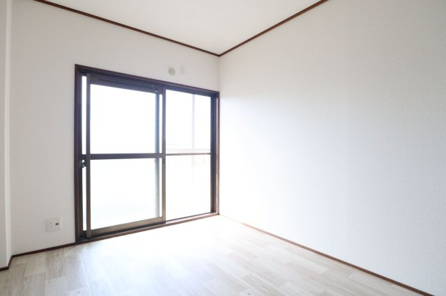 雅マンションの洋室