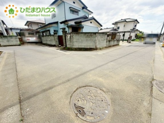 【前面道路含む現地写真】 | 水戸市見川2期　新築戸建 | 閑静な住宅地なので、幹線道路や大通りに面していないので大型車が通ることが少なく静かです。