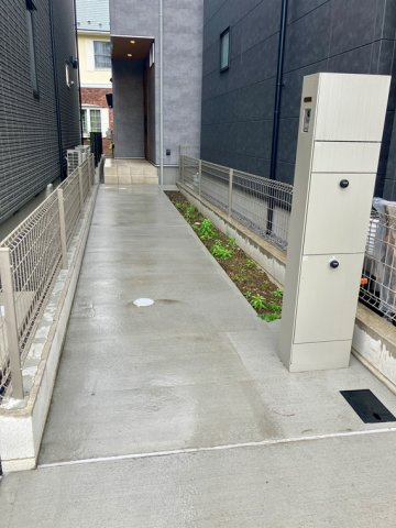 岸町戸建のエントランス
