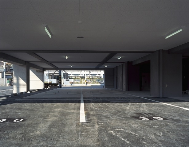 アーバンライフ大町の駐車場