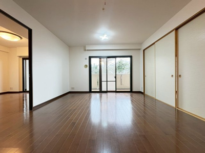 【居間・リビング】 | ネバーランド箕面潤水館