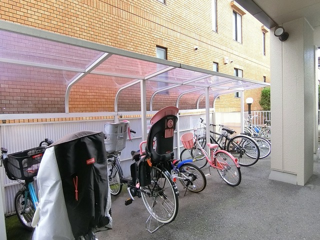 グランデックス上荻のその他共用部分|★屋根付き駐輪場です♪
