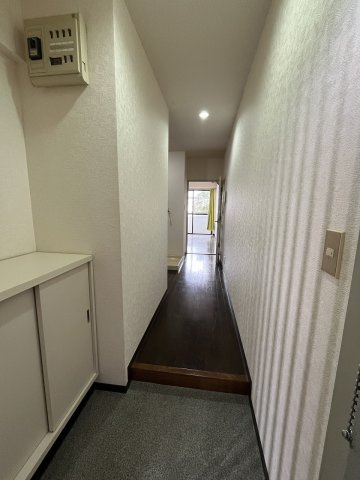 協栄マンションOYAMAの玄関