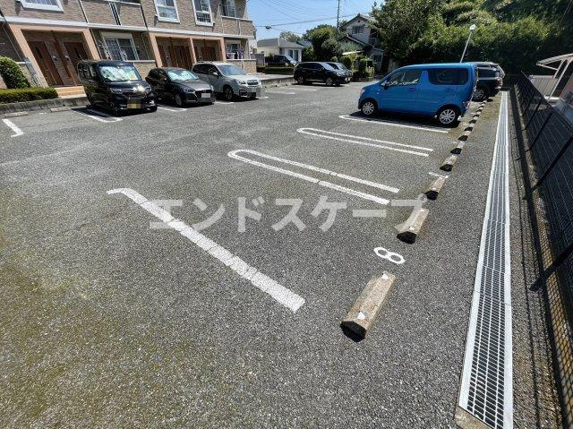 カスターニャＡの駐車場|高崎、前橋のお部屋探しはエンドスケープまで！お客様の理想お聞かせ下さい♪