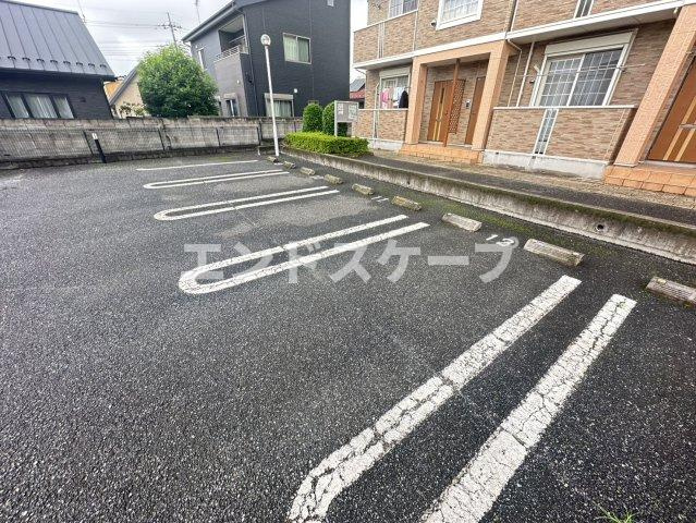 カスターニャＡの駐車場|高崎、前橋のお部屋探しはエンドスケープまで！お客様の理想お聞かせ下さい♪