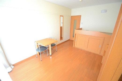 レオパレスＨｉｎａｔａの居間・リビング|備品や設備仕様は号室等により異なります現地をご確認下さい。
