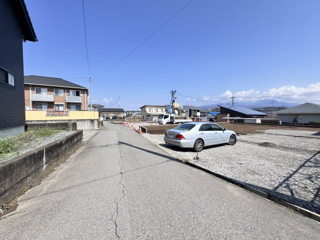 新築　渋川市半田第7　2号棟の前面道路含む現地写真|現地写真　西側接道幅員約4.1ｍ	