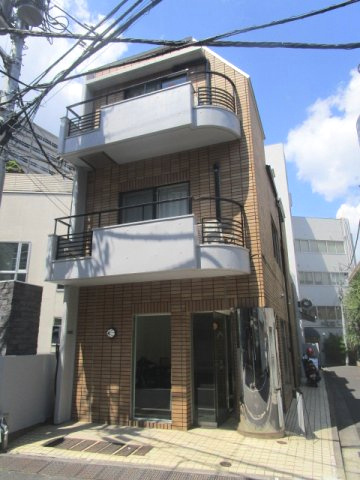 港区六本木７丁目のビルの外観