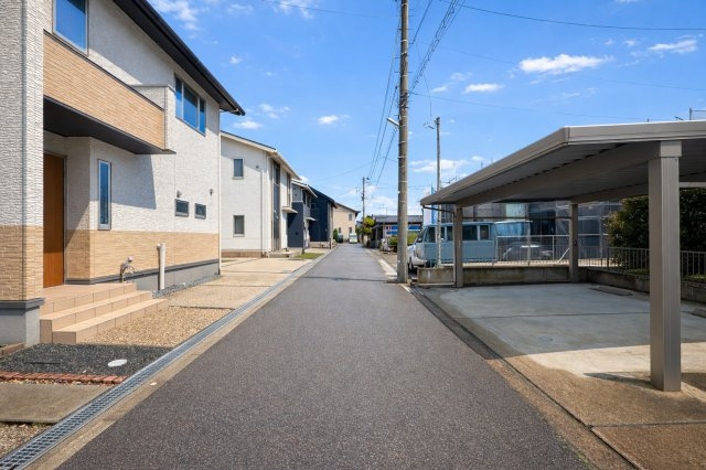 中央区近江2丁目　中古戸建の前面道路含む現地写真