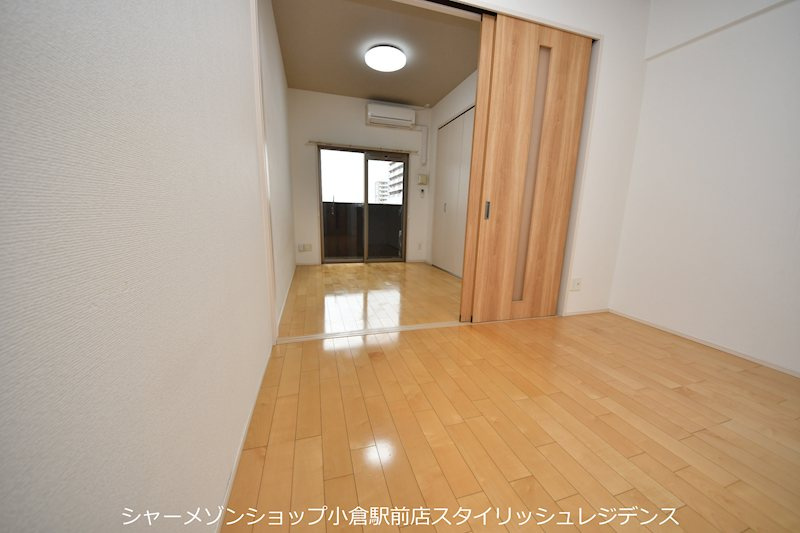 アルティザ小倉の居間・リビング
