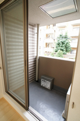 【バルコニー】 | パインズ美園 | 暖かな日差しのふりそそぐバルコニー