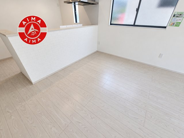 福岡市西区今宿2丁目第1-3棟（2号棟）のダイニング|キッチンから立ち込める香りが今日の料理を期待させます。