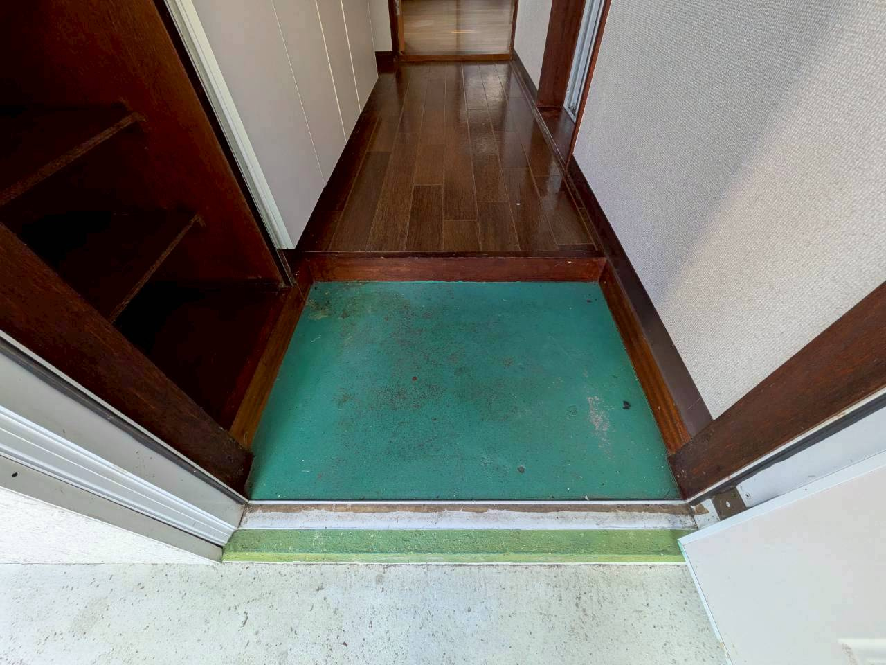 コーポルミネの玄関