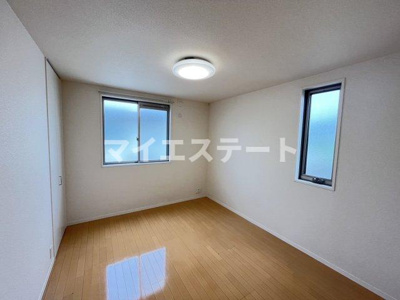 【洋室】 | サンビレッジ | 別部屋写真使用