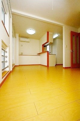 熊本市南区平田２丁目のアパートの居間・リビング